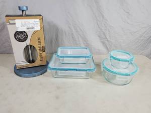 lot 80 image: 4 New Glass Pyrex Snapware Containers with Lids and New Paper Towel Holder