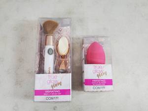 lot 92 image: New Conair True Glow Vibrating Makeup Brush Set and Blender