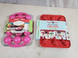 lot 93 image: New Nordic Ware Baking Pans