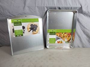 lot 99 image: 2 New Nordic Ware Pans