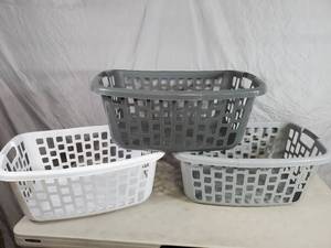 lot 140 image: 3 New Laundry Baskets