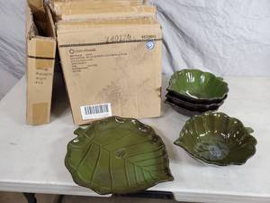 lot 146 image: New Pfaltzgraff Leaf Serving Items  Plates and Bowls