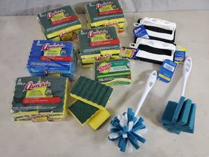 lot 170 image: Large Assortment of New Sponges, Scrubbers, More