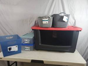 lot 200 image: New Totes and Bins