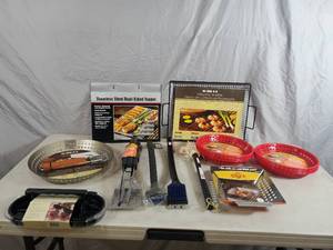 lot 211 image: New BBQ Grilling Items