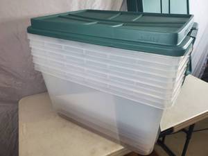 lot 258 image: 6 New Hefty Totes with Latch Lids