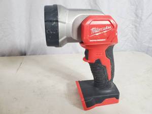 lot 18 image: Milwaukee M18 18-Volt Lithium-Ion Cordless 100 Lumens LED Flashlight