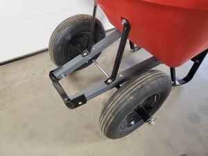 lot 260 image: Craftsman Steel Frame Wheelbarrow - Cracked Tub