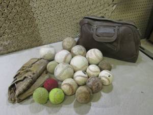lot 353 image: (CSB) Bag with Assorted Softballs B...