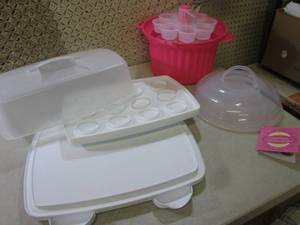 lot 363 image: (A-3T) Cupcake and Cake Transport C...