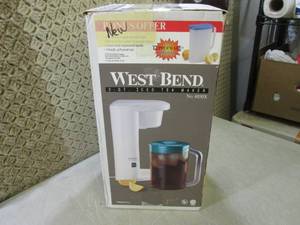 lot 368 image: (F-0) West Bend 2 Qt Iced Tea Maker...