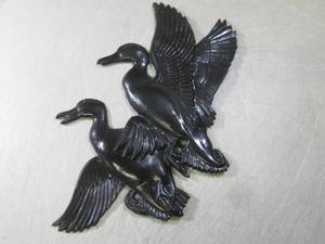 lot 329 image: C-3) Metal Ducks Decor...