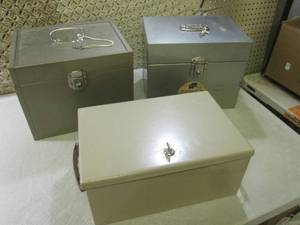 lot 2 image: (F-3) 3 Metal Lock Boxes All with K...
