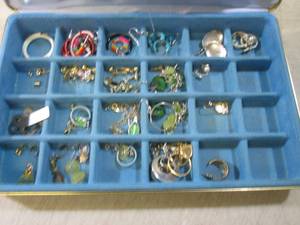 lot 6 image: (EC1) Assorted Jewelry in Box...