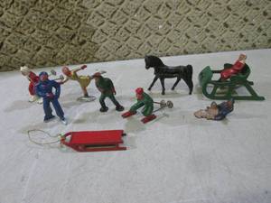 lot 15 image: (FS) Small Vintage Cast Iron Figure...