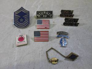 lot 16 image: (CNTR) Assorted Military Etc HatVe...