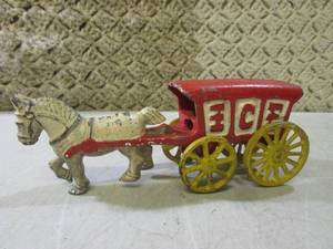 lot 18 image: (FS) Vintage Cast Iron Horse and Ic...