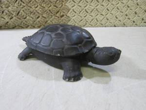 lot 27 image: (FS) Vintage Metal Turtle Flip Top ...