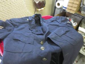 lot 38 image: (F-1) Tote Full Assorted Vintage Na...