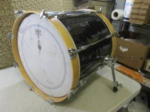 lot 60 image: (EW4) Vintage 18 BassKick Drum ...