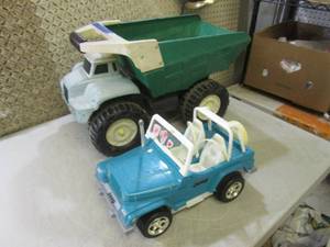 lot 68 image: (FS) Large John Deere Toy Dump Truc...