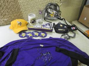 lot 71 image: (EW5) Assorted Minnesota Vikings...