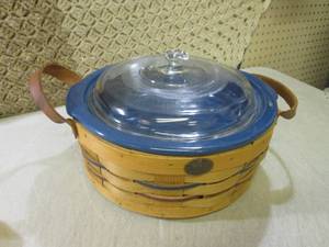 lot 74 image: (BSB) Peterboro Basket Stneware Her...