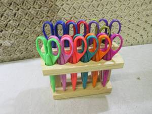 lot 76 image: (EC1) 12 Crafting Scissors Set with...