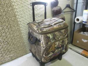lot 88 image: (EW3) Igloo Sportsman Insulated Por...