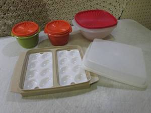 lot 93 image: (BSB) Assorted Tupperware...