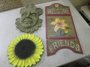 lot 102 image: (EW5) Yard Decor...