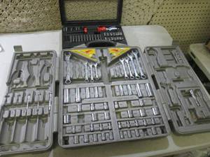 lot 106 image: (EW4) Assorted Sockets Wrenches Dri...