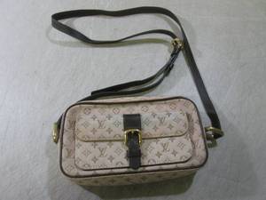 lot 121 image: (BSB) Louis Vuitton Hand Bag Used S...