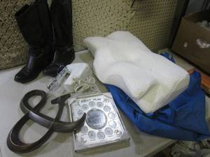 lot 134 image: (EW5) Ladies Boots Size 8, Wall Dec...