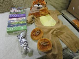 lot 136 image: (BSB) Kids Costume, 2 Puzzles and Z...