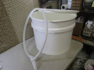 lot 143 image: (OS) Large 20 Gallon White Plastic ...