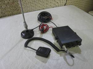 lot 152 image: (G-1) Uniden Pro 510XL CB Transceiv...