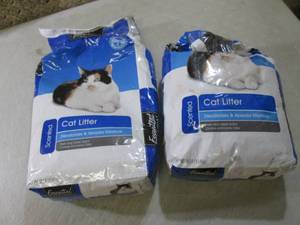 lot 167 image: (C-1) 2 - 10 Pound Bags Scented Cat...