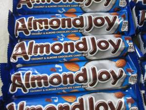 lot 175 image: (B-1) 18 Almond Joy Candy Bars Past...