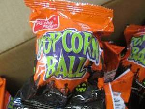 lot 178 image: (D-1T) 40 Popcorn Balls Best by May...