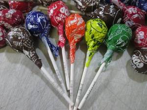 lot 201 image: (B-1) 72 Assorted Tootsie Roll Pop ...