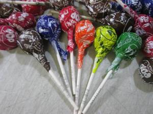 lot 202 image: (B-1) 72 Assorted Tootsie Roll Pop ...