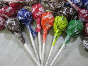 lot 203 image: (B-1) 72 Assorted Tootsie Roll Pop ...