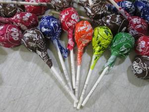 lot 205 image: (B-1) 72 Assorted Tootsie Roll Pop ...