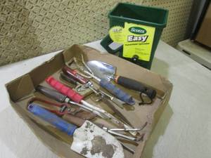 lot 276 image: (BS) Assorted YardGarden Tools...