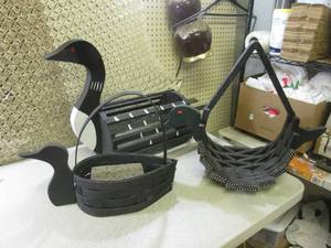 lot 281 image: (CS) Wood Duck Yard Decor...