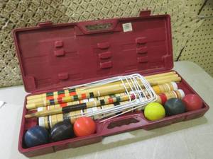 lot 289 image: (EW5) Spalding Croquet Set In Case...