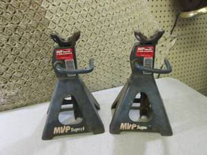 lot 290 image: (EW6) Pair MVP SuperLift 3 Ton Jack...