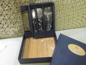 lot 297 image: (BS) Cheese Set Cutting Board Utens...