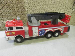 lot 303 image: (EC1) Toy Battery Operated Fire Tru...